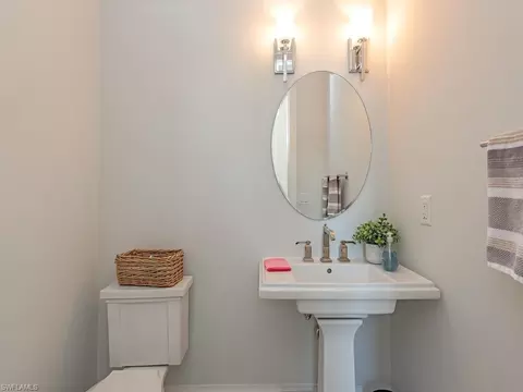 Bath - 545 13th Ave S, Naples, FL 34102 photo 6 of 6