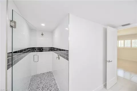 Bath - 4180 Crayton Rd #E4, Naples, FL 34103 photo 2 of 3