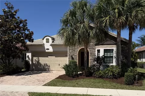 9335 Woodhurst Dr, Naples, FL 34120
