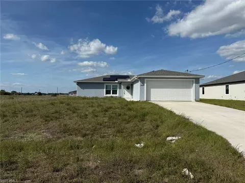 Exterior - 9026 E Justice Cir, Labelle, FL 33935 photo 1 of 6