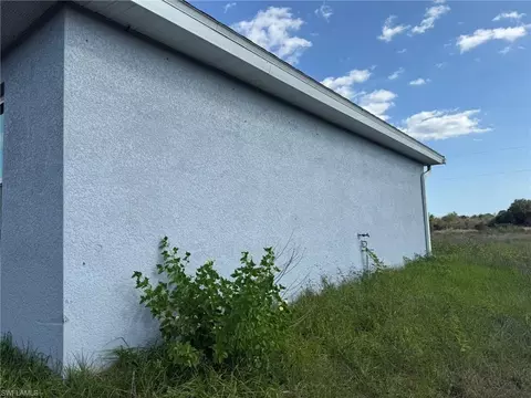 Exterior - 9026 E Justice Cir, Labelle, FL 33935 photo 5 of 6