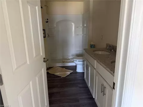 Bath - 9026 E Justice Cir, Labelle, FL 33935 photo 1 of 1