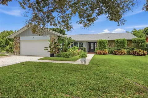 425 Pine Lake Dr, Naples, FL 34112