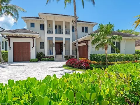 628 21st Ave S, Naples, FL 34102