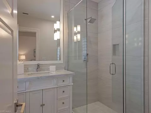Bath - 628 21st Ave S, Naples, FL 34102 photo 4 of 5