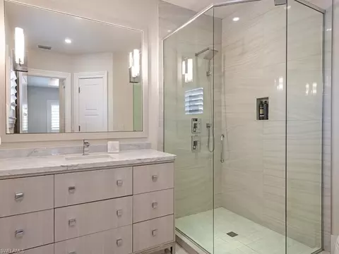 Bath - 628 21st Ave S, Naples, FL 34102 photo 3 of 5