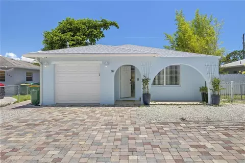 742 111th Ave N, Naples, FL 34108