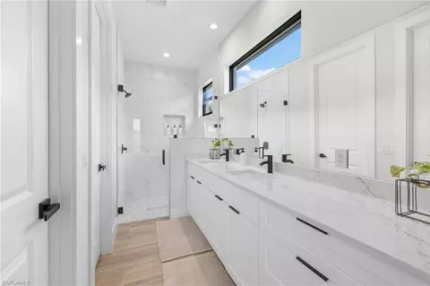Bath - 3032 Woodside Ave, Naples, FL 34112 photo 3 of 4