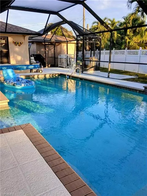1002 SE 5th St, Cape Coral, FL 33990