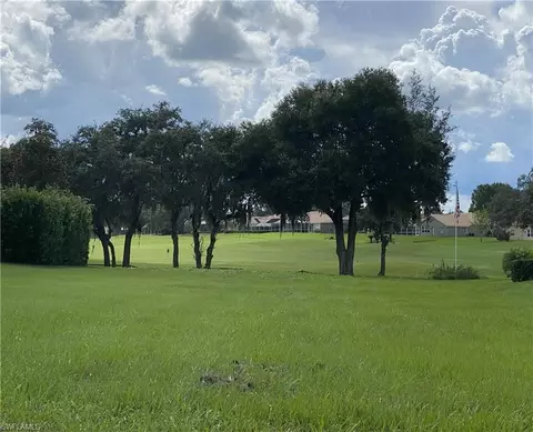 13423 Trailing Moss Dr, Dade City, FL 33525