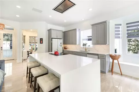 Kitchen - 6072 Highwood Park Ct, Naples, FL 34110 photo 6 of 6