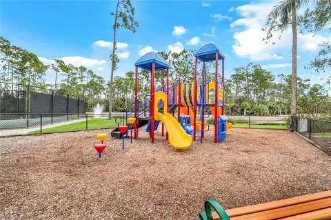 View/Area - 6072 Highwood Park Ct, Naples, FL 34110 photo 9 of 11