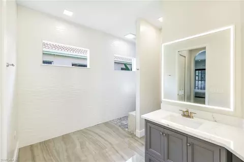 Bath - 6072 Highwood Park Ct, Naples, FL 34110 photo 2 of 4
