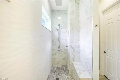 Bath - 6072 Highwood Park Ct, Naples, FL 34110 photo 3 of 4