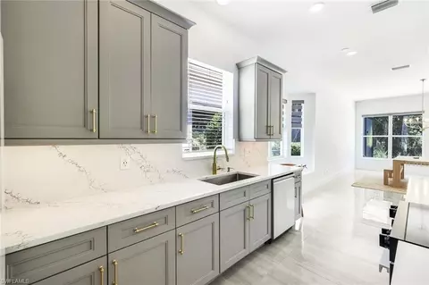 Kitchen - 6072 Highwood Park Ct, Naples, FL 34110 photo 4 of 6