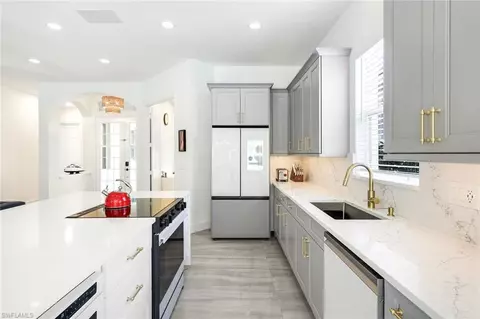 Kitchen - 6072 Highwood Park Ct, Naples, FL 34110 photo 3 of 6