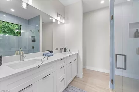 Bath - 3012 Pine Tree Dr, Naples, FL 34112 photo 3 of 6