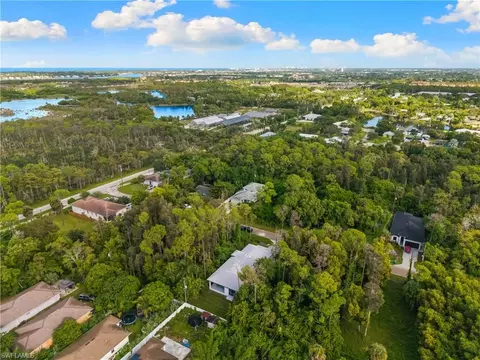 View/Area - 3012 Pine Tree Dr, Naples, FL 34112 photo 2 of 3