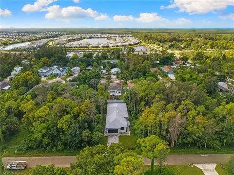 View/Area - 3012 Pine Tree Dr, Naples, FL 34112 photo 1 of 3
