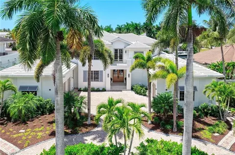 1888 6th St S, Naples, FL 34102