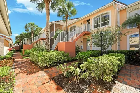1972 Cascades Dr #4, Naples, FL 34112