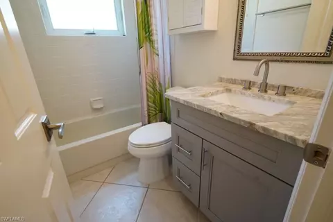 Bath - 175 Kings Way, Naples, FL 34104 photo 4 of 4