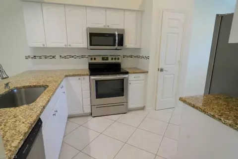 Kitchen - 175 Kings Way, Naples, FL 34104 photo 2 of 2