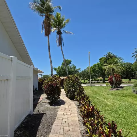Exterior - 175 Kings Way, Naples, FL 34104 photo 13 of 15