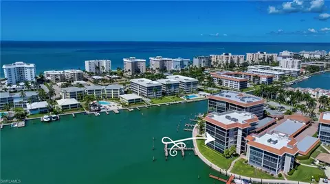 222 Harbour Dr #301, Naples, FL 34103