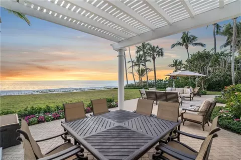 23 6th Ave N, Naples, FL 34102