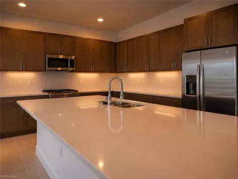 Kitchen - 20921 Thistle Leaf Ln, Estero, FL 33928 photo 4 of 7