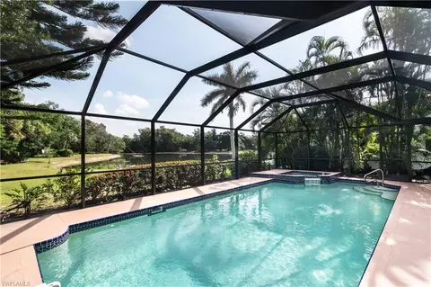 Exterior - 560 Bald Eagle Dr #22, Naples, FL 34105 photo 4 of 10
