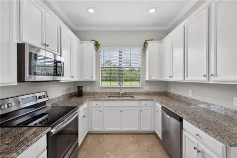 Kitchen - 1170 Genovesa Ct, Naples, FL 34113 photo 2 of 4