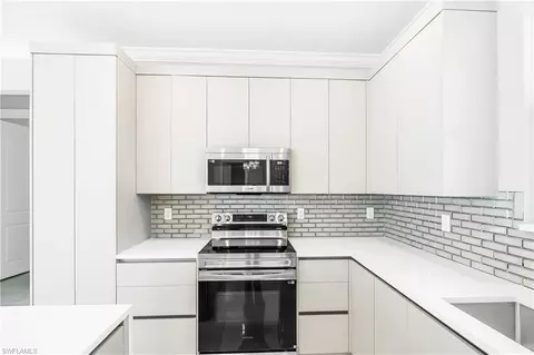 Kitchen - 4092 24th Ave SE, Naples, FL 34117 photo 7 of 7