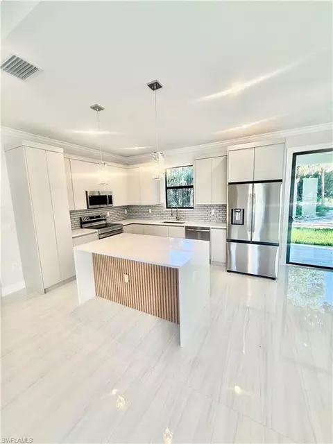 Kitchen - 4092 24th Ave SE, Naples, FL 34117 photo 1 of 7