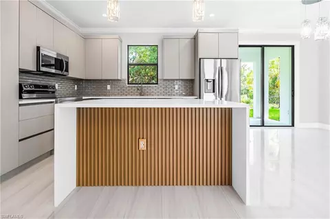 Kitchen - 4092 24th Ave SE, Naples, FL 34117 photo 4 of 7