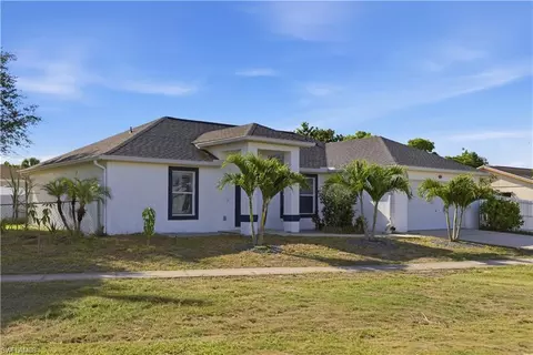 1082 Ridgeway Dr, North Fort Myers, FL 33903