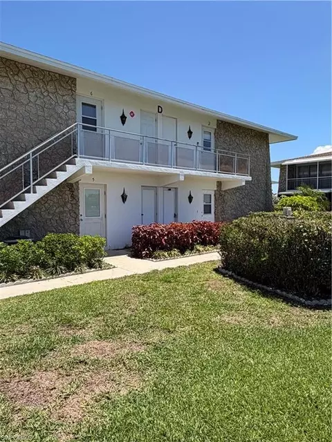 330 Kon Tiki Dr #D2, Naples, FL 34113