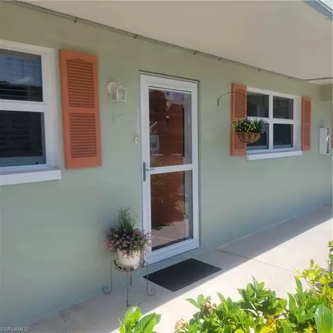 200 Valley Stream Dr #4B, Naples, FL 34113