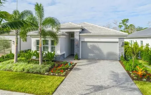 2589 Kingfisher Dr, Naples, FL 34112