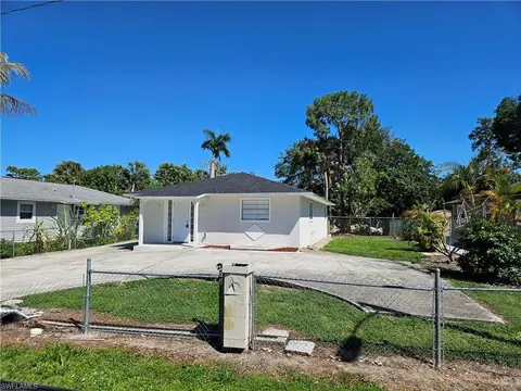 5234 Sholtz St, Naples, FL 34113