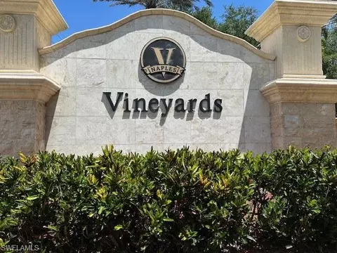 93 Silver Oaks Cir #3-101, Naples, FL 34119