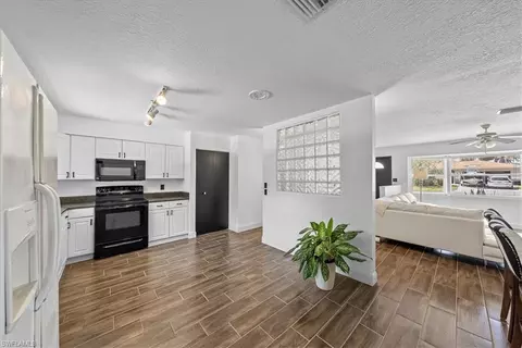Kitchen - 4027 Mindi Ave, Naples, FL 34112 photo 4 of 4