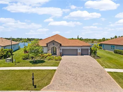 2038 Grove Dr, Naples, FL 34120