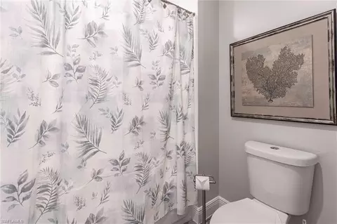 Bath - 4372 Bittern Ct, Naples, FL 34119 photo 4 of 6