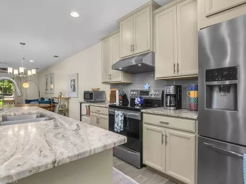 Kitchen - 14867 Edgewater Cir, Naples, FL 34114 photo 4 of 5