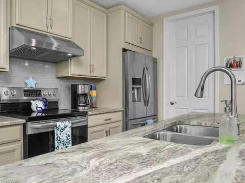 Kitchen - 14867 Edgewater Cir, Naples, FL 34114 photo 3 of 5