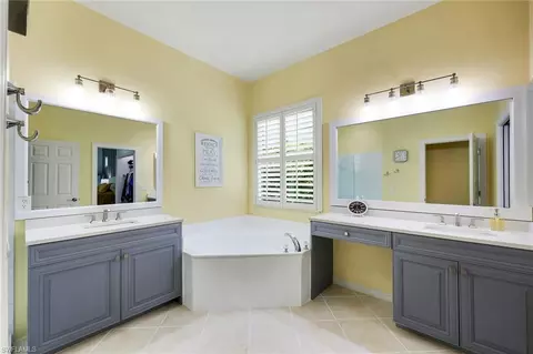 Bath - 16221 Parque Ln, Naples, FL 34110 photo 2 of 3