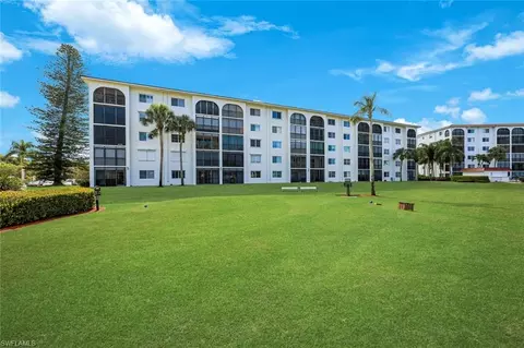 29 High Point Cir E #107, Naples, FL 34103