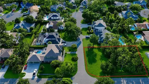 527 Carpenter Ct, Naples, FL 34110 photo 3